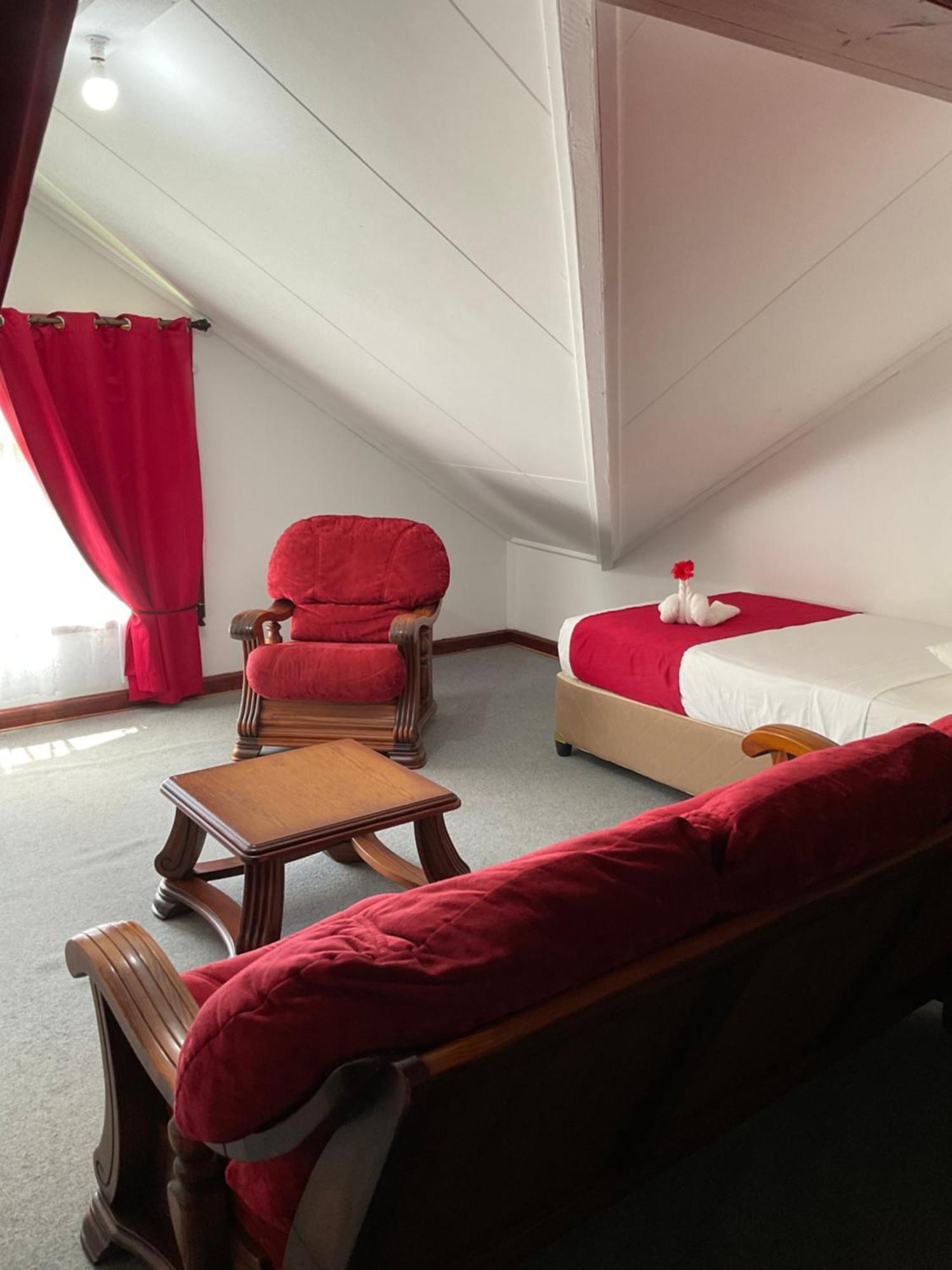 Le Chevalier Bay Guesthouse Anse Lazio Exteriör bild